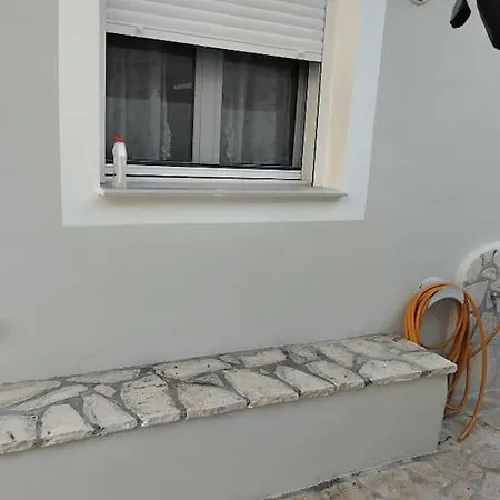 شقة δ5-τα του δασκάλου *